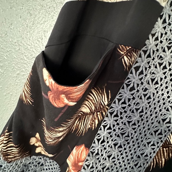 Vintage Black Floral Short Sleeve Midi Dress with Pockets Size Small Preloved - Picture 15 of 16